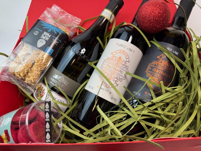 Χειροποίητο κουτί δώρου με μαγνητικό κλείσιμο 3ων Φιαλών Χειροποίητο κουτί δώρου με μαγνητικό κλείσιμο 3ων Φιαλών